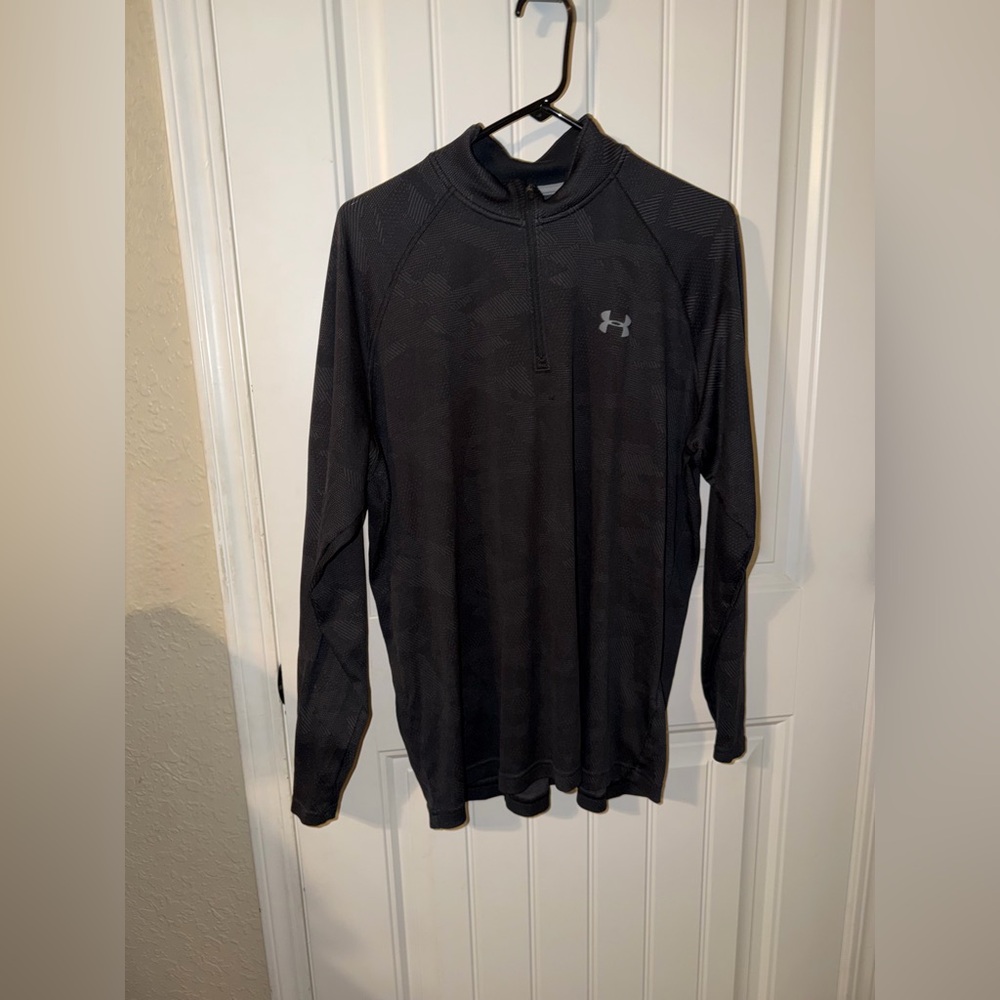 Womens black camo under Armour lightweight quarter zip top